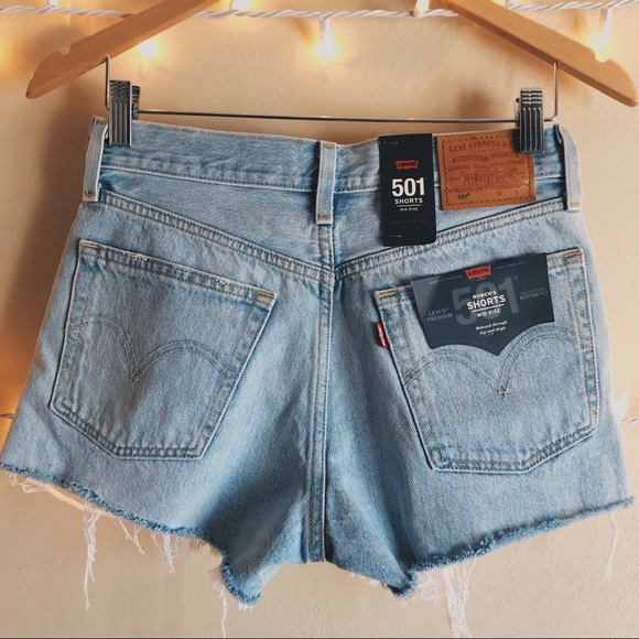 NWT Levi’s Shorts - Picture 3 of 3